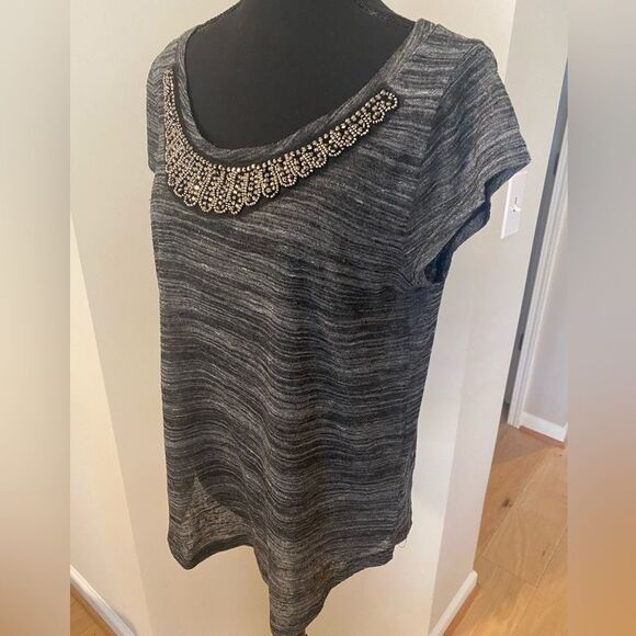 Studio Y Large Lightweight Gray T Shirt Jeweled Neck NWOT - Picture 6 of 16